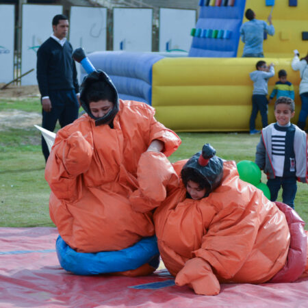 سومو مناسبه لحفلات الفن داي وحفلات الشركات واعياد الميلاد والفن داي شركه هابي كرنفال لتنظيم الحفلات بتوفر جميع العاب النفخ ومتوفر العاب نفخ لحفلات الشركات الترفيهيه