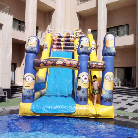 زحليقه نفخ منينز علي المياه تستخدم في حفلات اعياد الميلاد وحفلات الفن داي متوفر اكبر تشكيله من العاب النفخ المائيه هابي كرنفال لتنظيم الحفلات