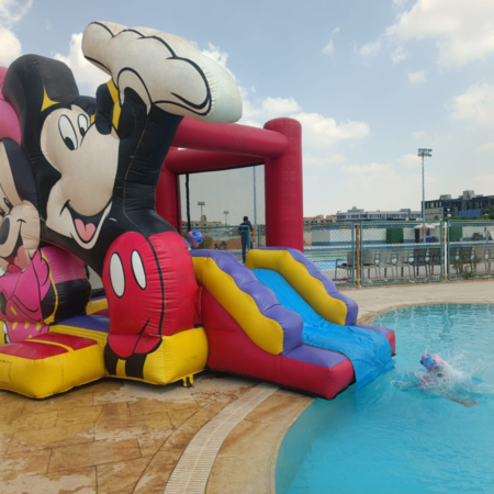 زحليقه نفخ ميكي علي المياه تستخدم في حفلات اعياد الميلاد وحفلات الفن داي متوفر اكبر تشكيله من العاب النفخ المائيه هابي كرنفال لتنظيم الحفلات