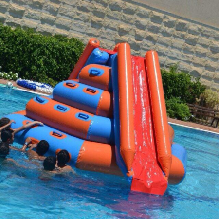 تسلق علي المياه  سعر المركب الواحد تستخدم في حفلات اعياد الميلاد وحفلات الفن داي متوفر اكبر تشكيله من العاب النفخ المائيه هابي كرنفال لتنظيم الحفلات