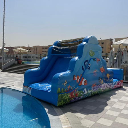 زحليقه مياه علي المياه تستخدم في حفلات اعياد الميلاد وحفلات الفن داي متوفر اكبر تشكيله من العاب النفخ المائيه هابي كرنفال لتنظيم الحفلات