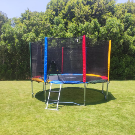 ترامبلين مناسبه جدا لحفلات اعياد الميلاد وحفلات الاطفال والفن داي شركه هابي كرنفال لتنظيم الحفلات بتوفر جميع العاب النفخ ومتوفر العاب نفخ لحفلات الشركات الترفيهيه