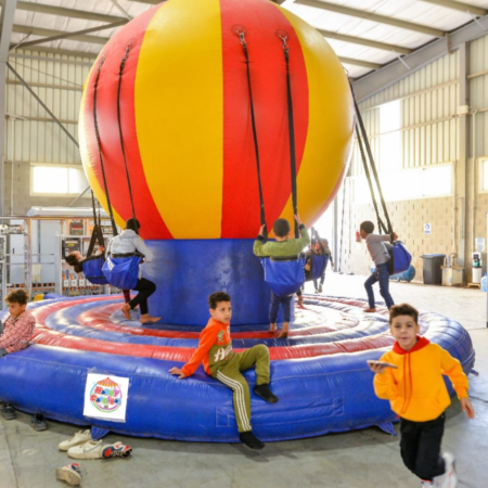 سوينج مناسبه لحفلات الفن داي وحفلات الشركات واعياد الميلاد والفن داي شركه هابي كرنفال لتنظيم الحفلات بتوفر جميع العاب النفخ ومتوفر العاب نفخ لحفلات الشركات الترفيهيه