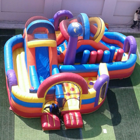 فن سيتي ايرث مناسبه لحفلات الفن داي وحفلات الشركات واعياد الميلاد والفن داي شركه هابي كرنفال لتنظيم الحفلات بتوفر جميع العاب النفخ ومتوفر العاب نفخ لحفلات الشركات الترفيهيه