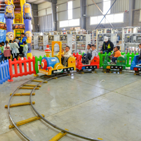 قطار اطفال مناسبه لحفلات الفن داي وحفلات الشركات واعياد الميلاد والفن داي شركه هابي كرنفال لتنظيم الحفلات بتوفر جميع العاب النفخ ومتوفر العاب نفخ لحفلات الشركات الترفيهيه