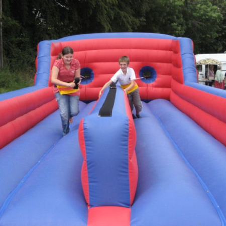 بانجي رن مناسبه لحفلات الفن داي وحفلات الشركات واعياد الميلاد والفن داي شركه هابي كرنفال لتنظيم الحفلات بتوفر جميع العاب النفخ ومتوفر العاب نفخ لحفلات الشركات الترفيهيه